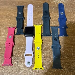 Apple Watch series 3 (7 bands and charger)